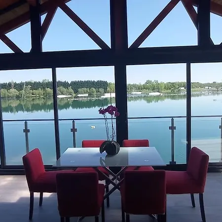 Chalet Sur Le Lac 木屋